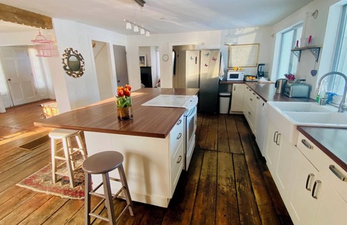 Waitsfield Casa | Charming Farmhouse in Waitsfield Village - Walk to River, Shops & More