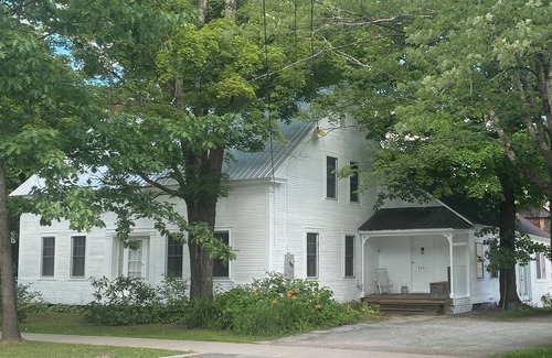 Waitsfield Casa | Charming Farmhouse in Waitsfield Village - Walk to River, Shops & More
