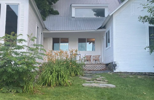 Waitsfield Casa | Charming Farmhouse in Waitsfield Village - Walk to River, Shops & More