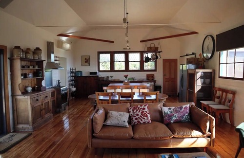 Laharum Casa | Charming Farmhouse on a Large Historic Olive Grove
