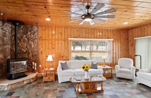 Palmyra Casa | Charming Farmhouse Retreat - King Suite