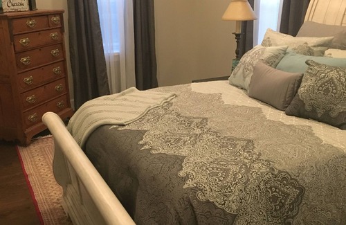 South Weber Otro | Charming Farmhouse w/ Hot Tub in Bedroom Community