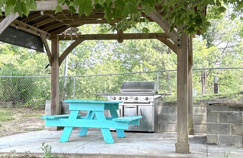 Stokes Casa | Charming farmhouse w/ pool, firepit, & close to 2 state parks! Pet friendly🐾