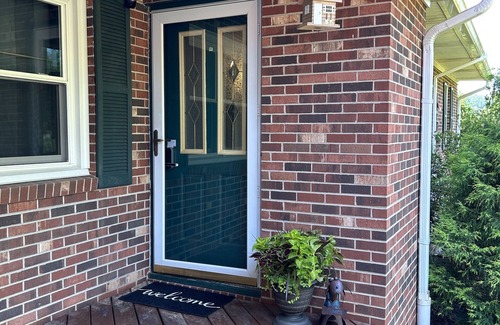 Stokes Casa | Charming farmhouse w/ pool, firepit, & close to 2 state parks! Pet friendly🐾