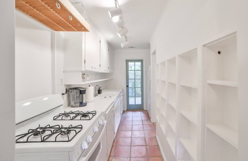 Raisin Casa | Charming Fig Garden Village Spanish style home!
