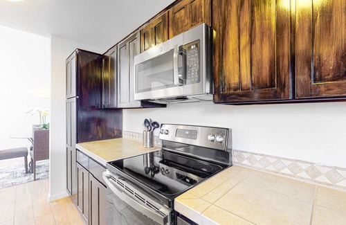 Tucson Condominio | Charming first floor condo w/ shared heated pool, hot tub, tennis courts