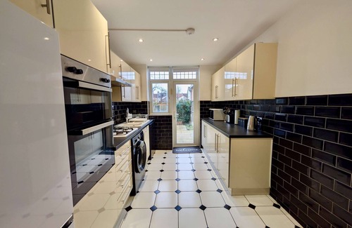 Redbridge Casa | Cozy Vacation Rental