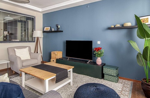 Gayrettepe Apartamento | Charming Flat with Backyard Close to Zorlu Center