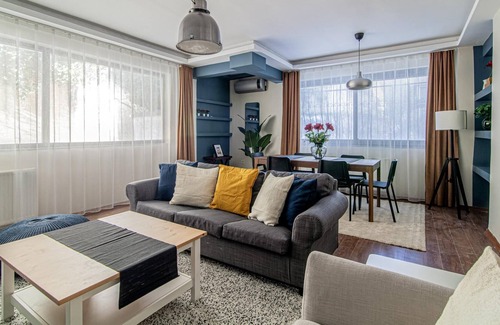 Gayrettepe Apartamento | Charming Flat with Backyard Close to Zorlu Center