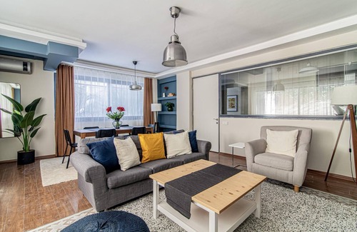 Gayrettepe Apartamento | Charming Flat with Backyard Close to Zorlu Center