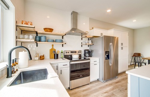 Florence Casa | Charming Florence Home w/ Fire Pit & River Views!