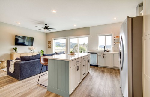 Florence Casa | Charming Florence Home w/ Fire Pit & River Views!