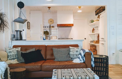 Fern Valley Cabaña | Charming Fox Cottage w/ Wood Burning Fireplace