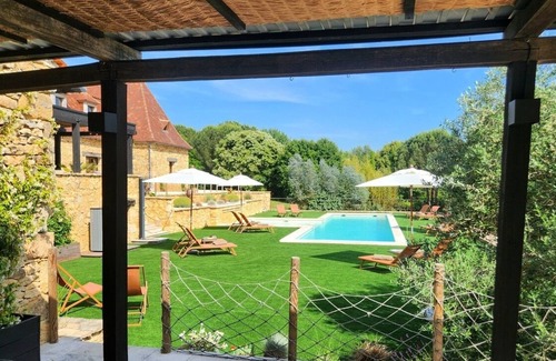 Castelnaud-la-Chapelle Cabaña | Charming 2BR Gîte | Heated Pool & Terrace | Near Sarlat & Dordogne River