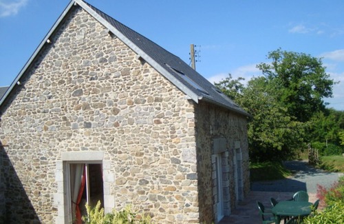 Heugueville-sur-Sienne Cabaña | Encantadora casa de piedra cerca del mar con jardín y BBQ