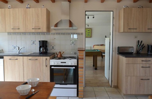 Les Moitiers-d'Allonne Cabaña | Casa amplia con jardín, juegos, cerca de la playa y equipada con todas las comodidades.