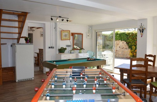 Les Moitiers-d'Allonne Cabaña | Casa amplia con jardín, juegos, cerca de la playa y equipada con todas las comodidades.