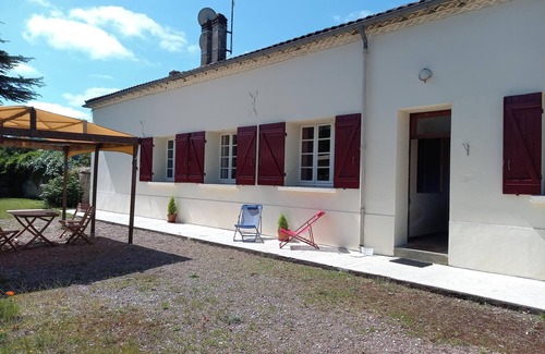 Saint-Etienne-de-Puycorbier Casa | Charming Maison de Plein-Feet in the heart of the Périgord Blanc region of the Dordogne.