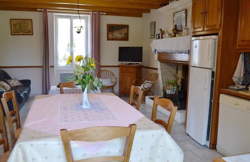 Saint-Genis-d'Hiersac Cabaña | Casa encantadora junto al río Charente con jardín privado, terrazas y actividades familiares