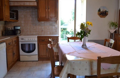 Saint-Genis-d'Hiersac Cabaña | Casa encantadora junto al río Charente con jardín privado, terrazas y actividades familiares