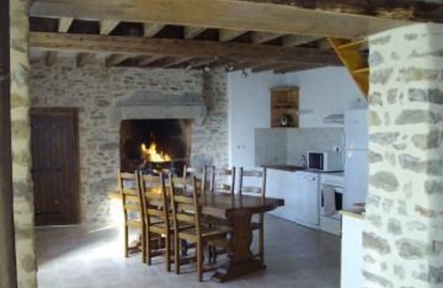 Saint-Leonard-des-Bois Cabaña | Casa Rural en Plena Naturaleza con Chimenea y Terraza, Ideal para Familias, hasta 13 Personas