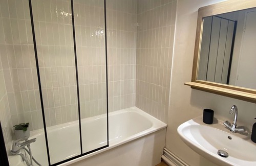 Saint-Medard-en-Jalles Apartamento | Charming newly renovated studio close to all amenities