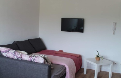 Saint-Medard-en-Jalles Apartamento | Charming newly renovated studio close to all amenities