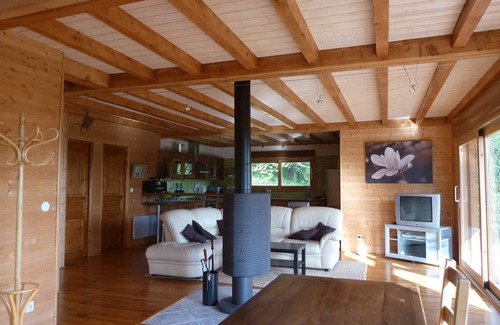 Saint-Alban-sur-Limagnole Casa | Charming wooden house in a green setting