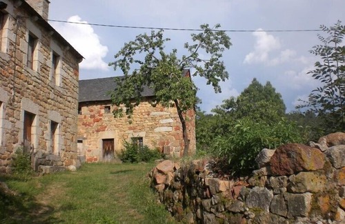 Saint-Alban-sur-Limagnole Casa | Charming wooden house in a green setting