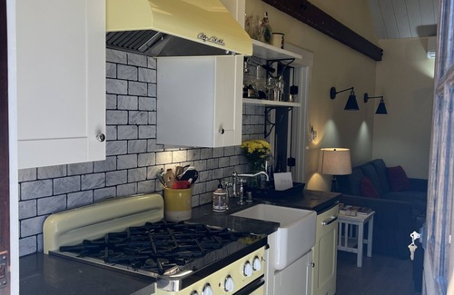 Northwest Carmel Apartamento | Nuevo 2 BR 2 BA Unidad 1 cuadra de Ocean Ave