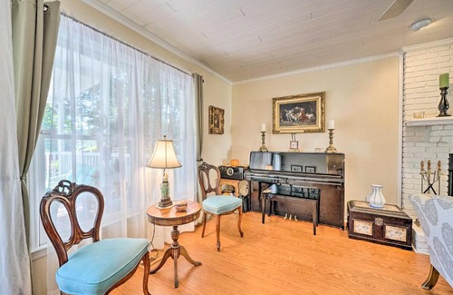 Wilmington Casa | Charming Wilmington Retreat with Deck and Yard!
