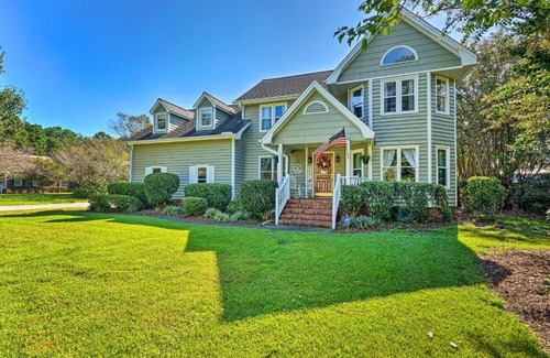 Wilmington Casa | Charming Wilmington Retreat with Deck and Yard!