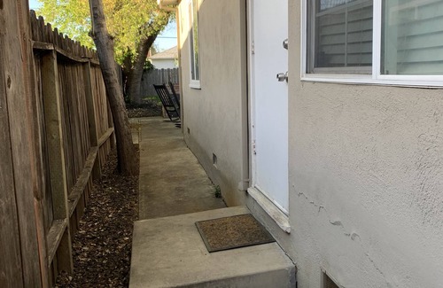 Stockton Casa | Charming full furnished RV, Close to Country clubs and Universities