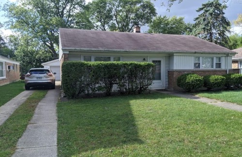 Homewood Casa | Charming Fully Furnished 2BD/1 BA Home in Homewood, IL