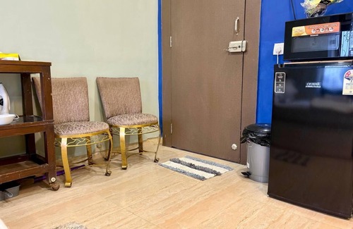 Bandra West Apartamento | Charming Fully Furnished Studio at Hill Road, Bandra West.