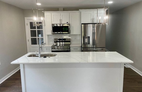 Indianapolis Casa | Charming fully renovated 2bdrm/2 bth + Bonus/Flex room townhome near Irvington