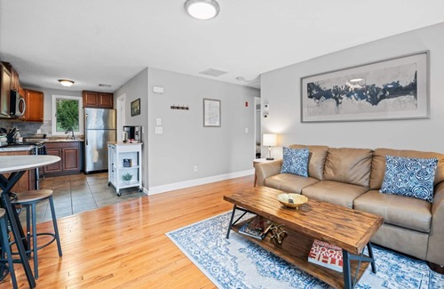 North Waltham Condominio | Charming, fully renovated, private 2-bedroom condo in pleasant Waltham