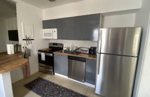 Liberty City Casa | Charming fully renovated 3 Bedroom