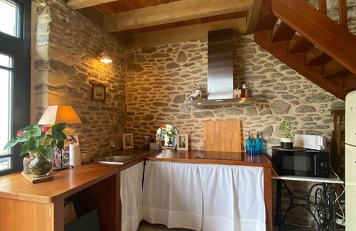 Locmaria-Plouzane Apartamento | Charming furnished house near the beach, with fenced garden