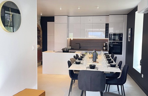 Vallon-Pont-d'Arc Otro | Charming gîte sleeps 14 Private heated swimming pool