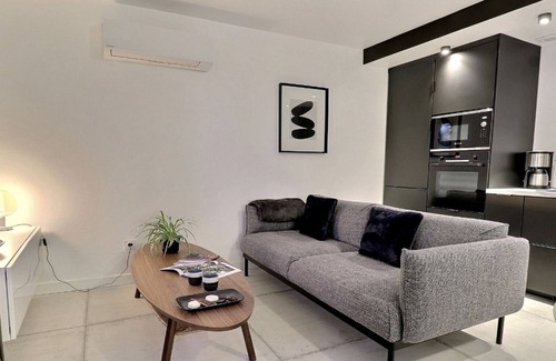 Vallon-Pont-d'Arc Otro | Charming gîte sleeps 14 Private heated swimming pool