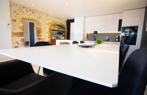 Vallon-Pont-d'Arc Otro | Charming gîte sleeps 14 Private heated swimming pool