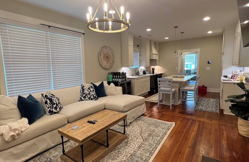 Opelika Cabaña | Charming Game Day House