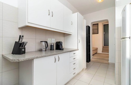 Camps Bay Cabina | Charming Garden Cottage, Campsbay, Cape Town
