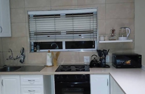 Greater Johannesburg Metropolitan Area Cabaña | Charming Garden Cottage