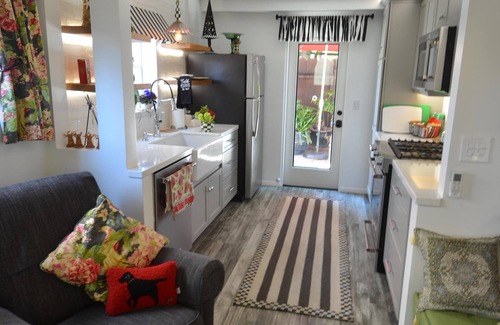 Belmont Heights Apartamento | Encantador apartamento con jardín escondido en Belmont Heights. Abundantes asientos al aire libre.