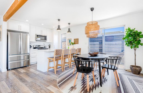 San Clemente Condominio | Charming gem near the beach with large backyard, cornhole, fast WiFi & grill