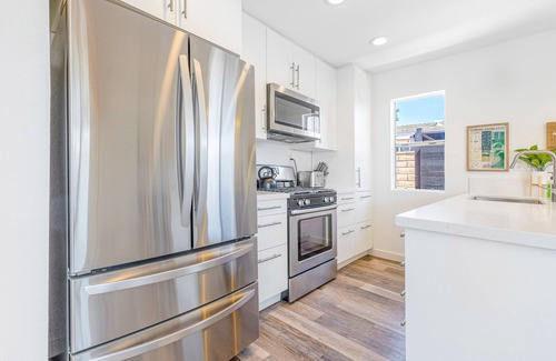 San Clemente Condominio | Charming gem near the beach with large backyard, cornhole, fast WiFi & grill