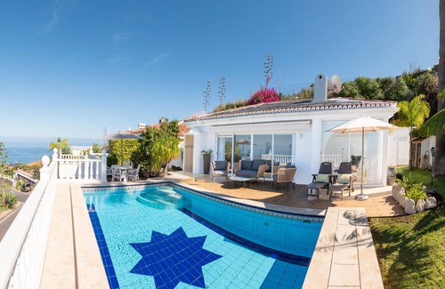 Puntillo del Sol Chalet De Esquí | Charming Getaway in El Sauzal: Enjoy Comfort, Nature, and a Private Pool