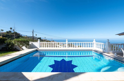 Puntillo del Sol Chalet De Esquí | Charming Getaway in El Sauzal: Enjoy Comfort, Nature, and a Private Pool